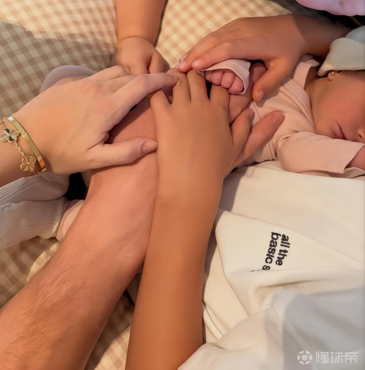 祝贺,特尔施特根和女友迎来第一个孩子